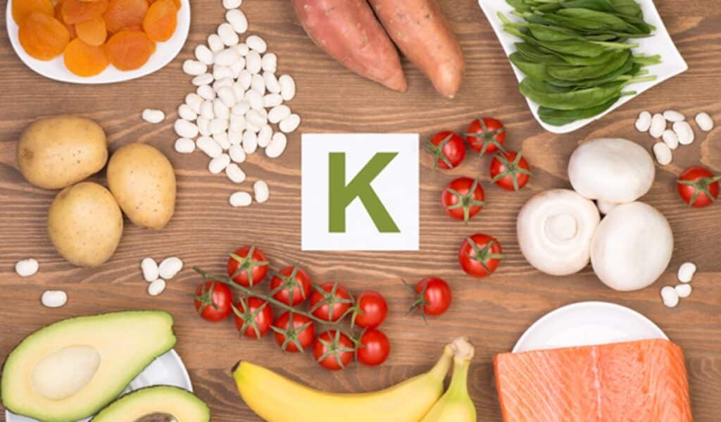 Vitamin K og hormonelle ubalancer: Hvordan kan det hjælpe?